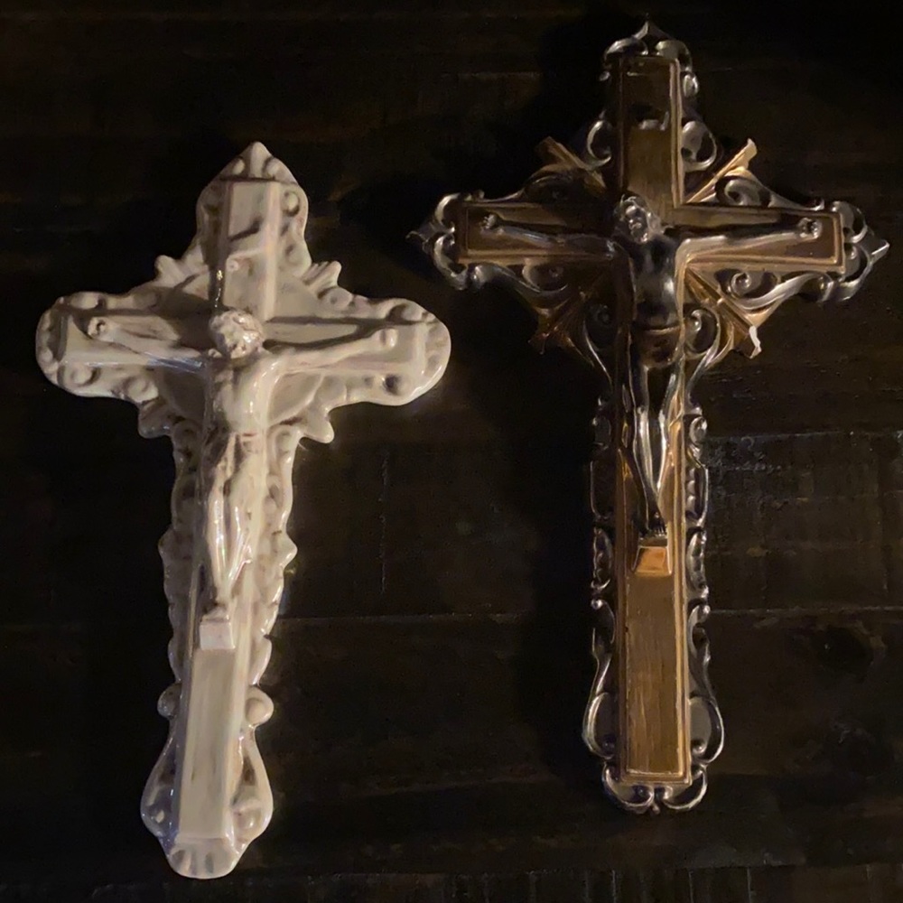 Vintage ceramic crucifix x2
